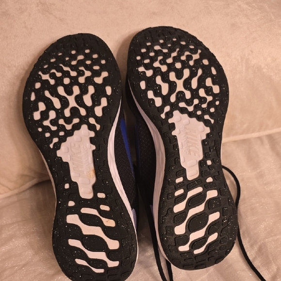 Nike Black and Blue Sneakers Running - Picture 6 of 10